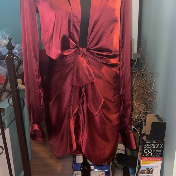 Burgundy dress Fashion nova - Picture 8 of 9